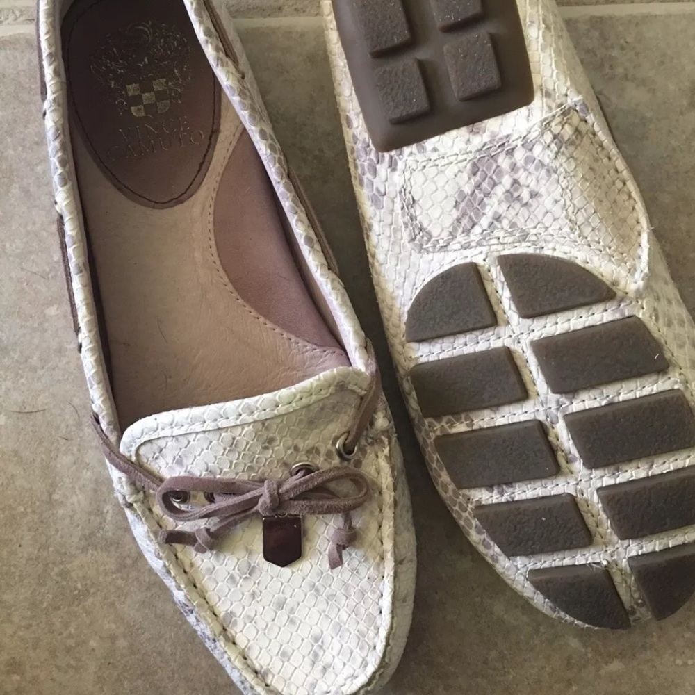 VINCE CAMUTO DRIVING SHOE/Loafer
